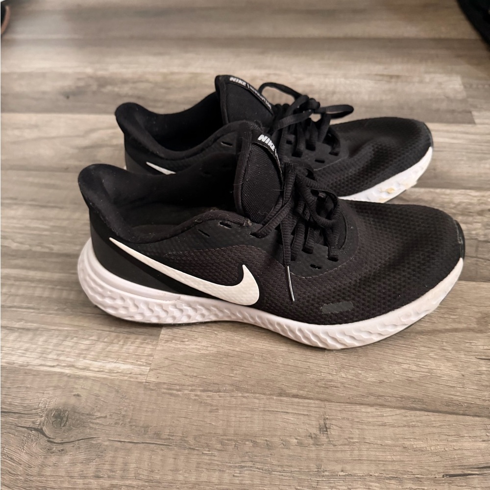 Nike Black and White Mesh Running Sneakers